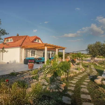 Villa Red Hacienda With Pool *