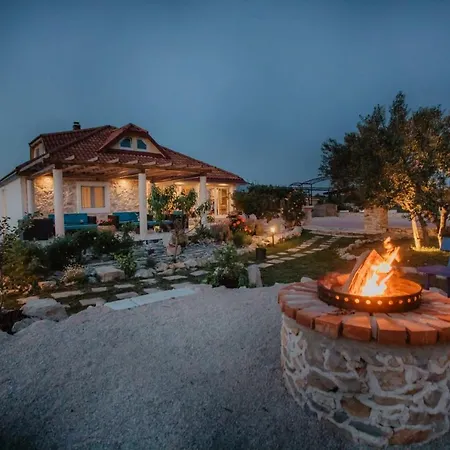 Red Hacienda With Pool *