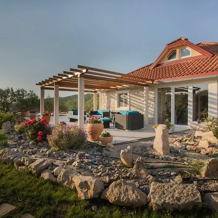 Red Hacienda With Pool *