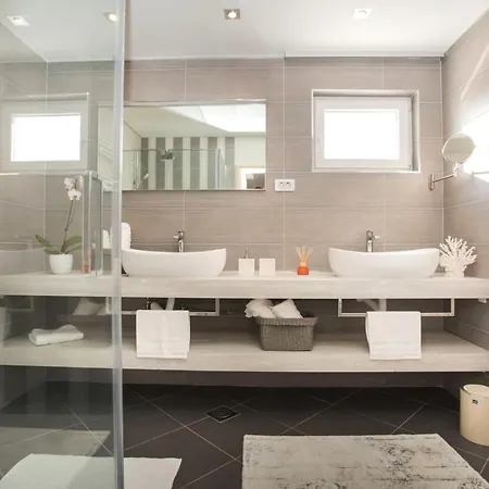 Red Hacienda With Pool ヴィラ