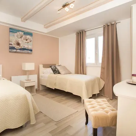 Villa Red Hacienda With Pool Vodice