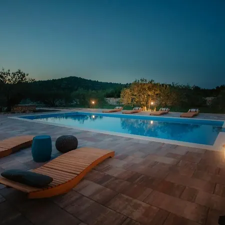 Red Hacienda With Pool *
