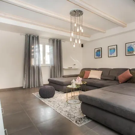 Red Hacienda With Pool Villa Vodice