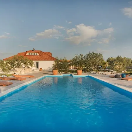 Red Hacienda With Pool *