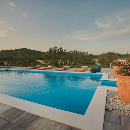 Red Hacienda With Pool Villa Vodice
