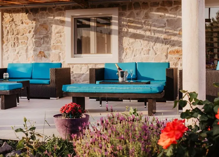 Red Hacienda With Pool Vila