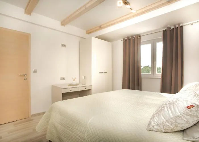 Vila Red Hacienda With Pool Vodice