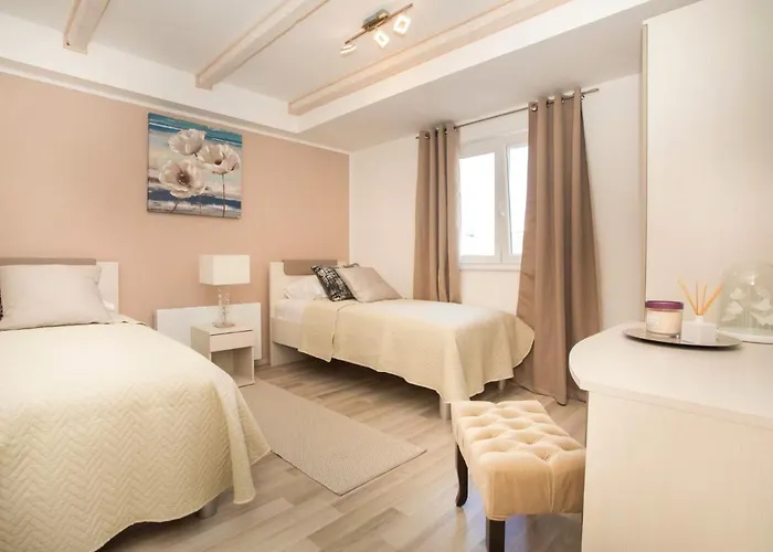 Vila Red Hacienda With Pool Vodice