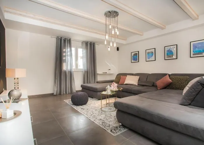 Red Hacienda With Pool Vila Vodice