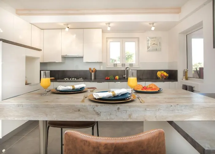 Red Hacienda With Pool Vila *