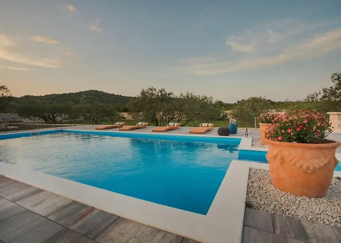 Red Hacienda With Pool Vila Vodice