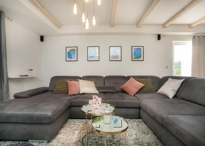 Red Hacienda With Pool Vila