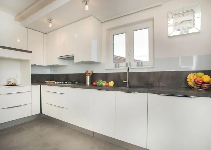 Red Hacienda With Pool Vila Vodice